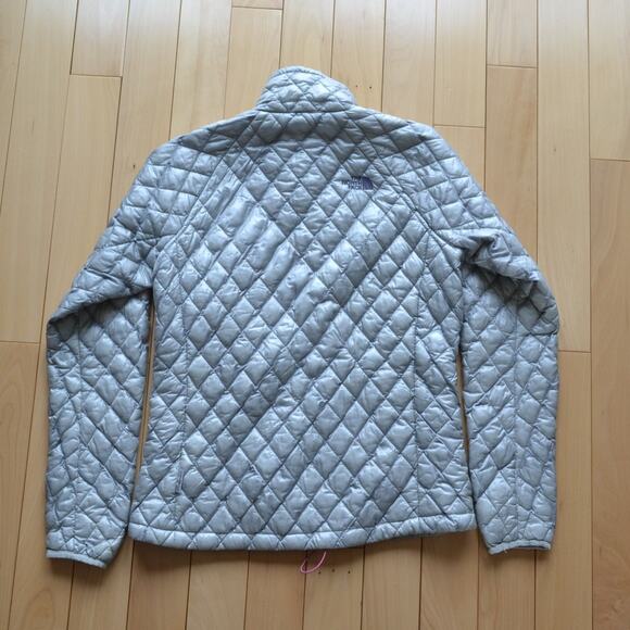 North Face Quilted Puffer Jacket Gray Silver Size Medium - Picture 5 of 7